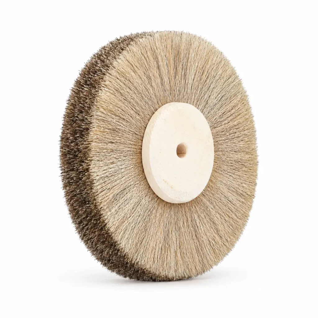 Grata de latón con centro de madera Pérez Cardoso® de 100 × 20 mm y filamentos de 0,08 mm para matizado fino