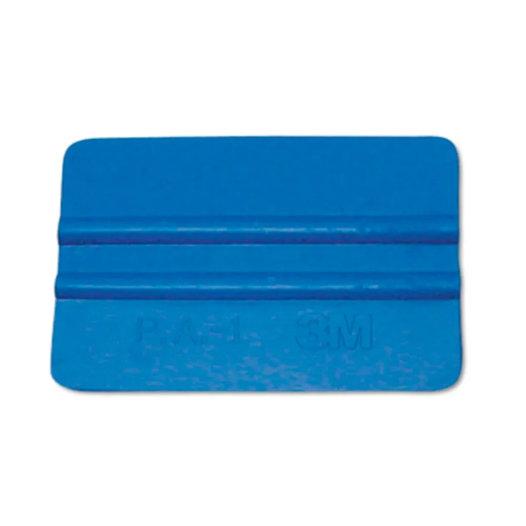 Espátula 3M PA-1-B azul con borde suave, flexible y reutilizable para aplicación manual de láminas y vinilos sobre superficies texturizadas.
