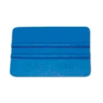 Espátula 3M PA-1-B azul con borde suave, flexible y reutilizable para aplicación manual de láminas y vinilos sobre superficies texturizadas.
